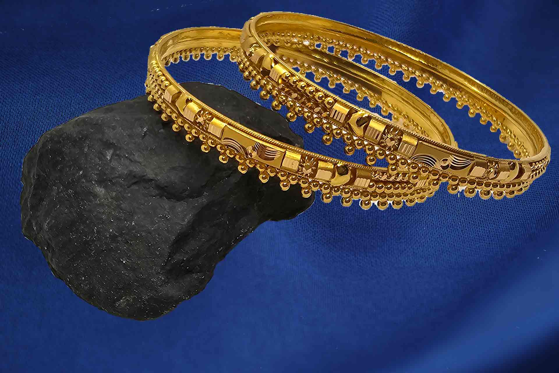 Chintamani Jewellers showroom with gold, silver, and diamond jewelry